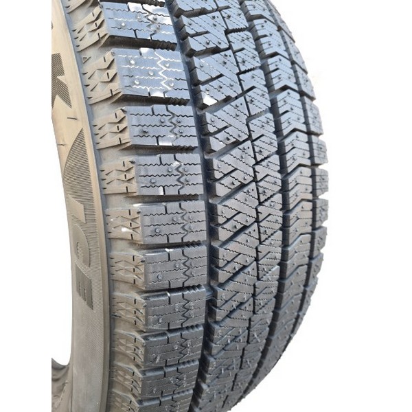 https://jmart.kz/images/detailed/4905/bridgestone-blizzak-ice-245-45-r17-99t-bez-shipov-107212827-3.jpg